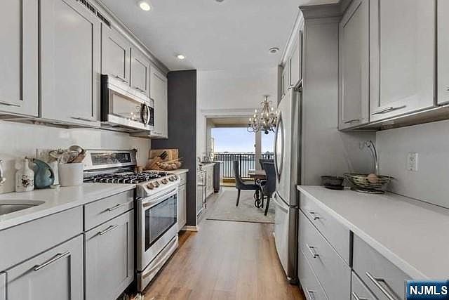 3 Horizon Rd APT 1004 Fort Lee, NJ 07024 - Thumbnail 2