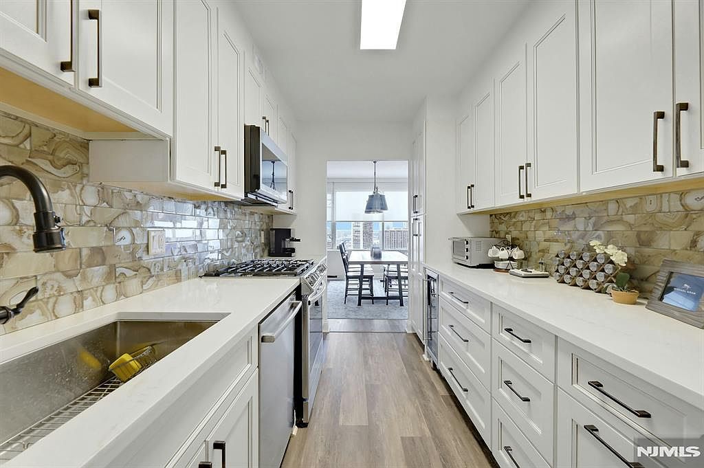 6 Horizon Rd #2209 Fort Lee, NJ 07024 - Thumbnail 2