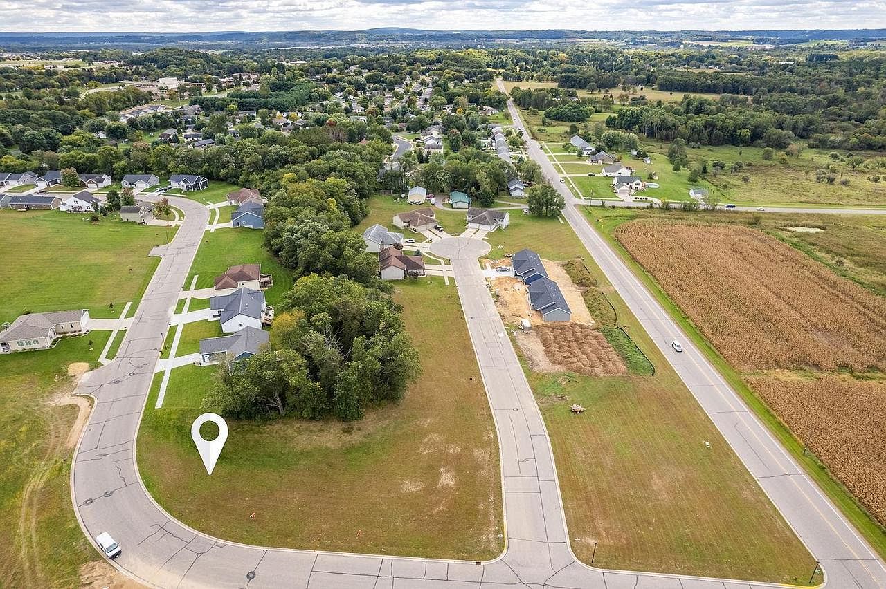 836 Hay Creek Trl #16 Reedsburg, WI 53959 - Thumbnail 2