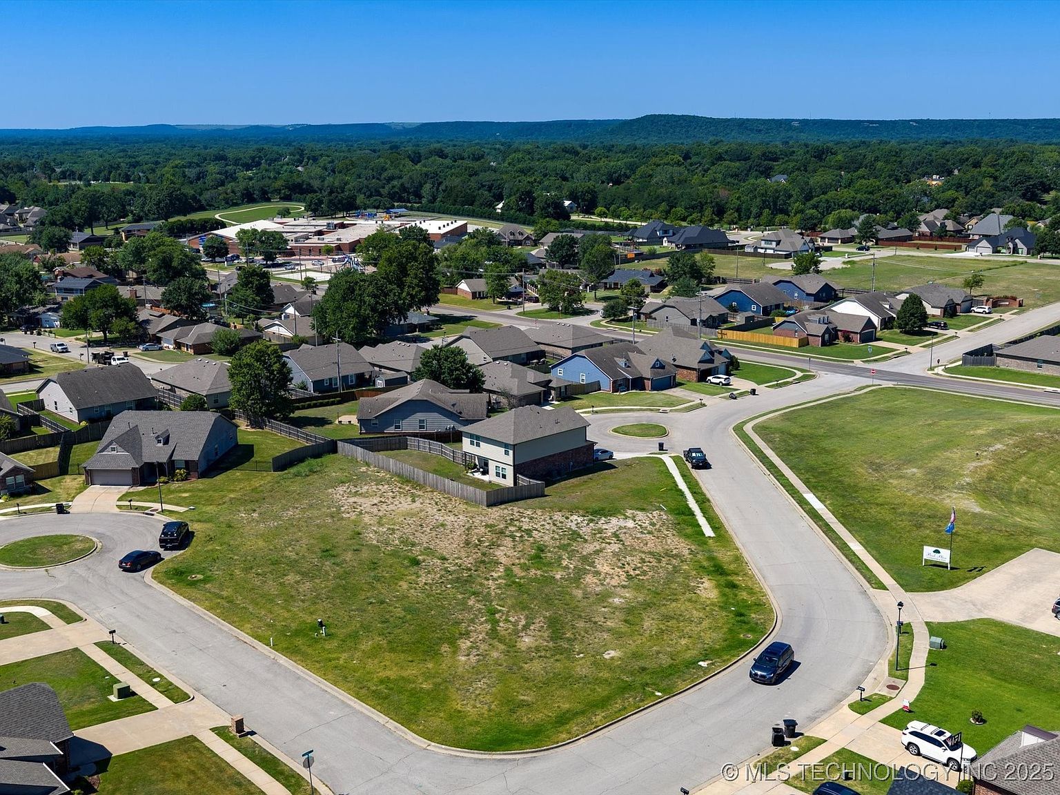 2007 Cypress Cir Bartlesville, OK 74006 - Thumbnail 2