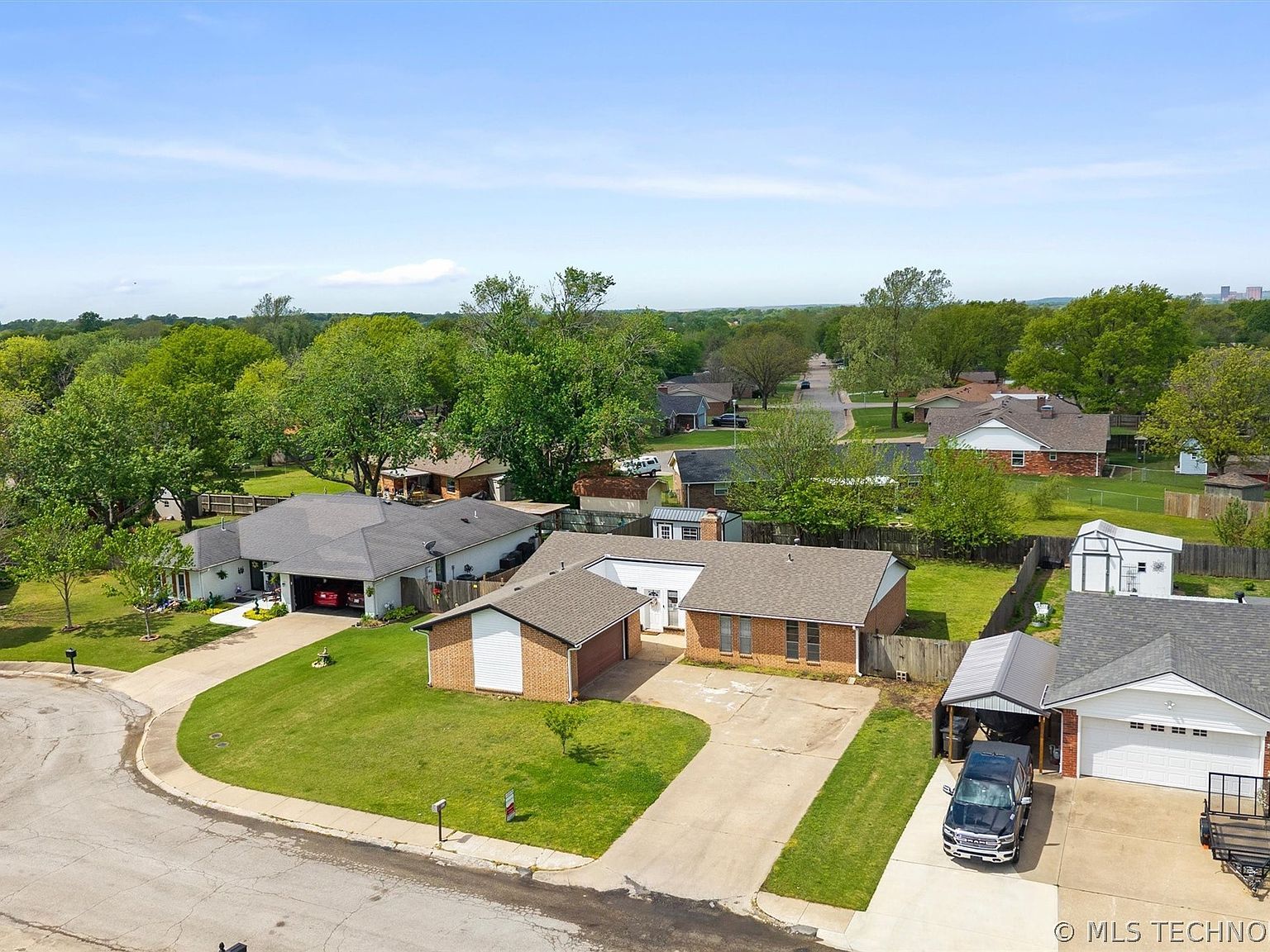 517 Baylor Ct Bartlesville, OK 74006  | Single Family