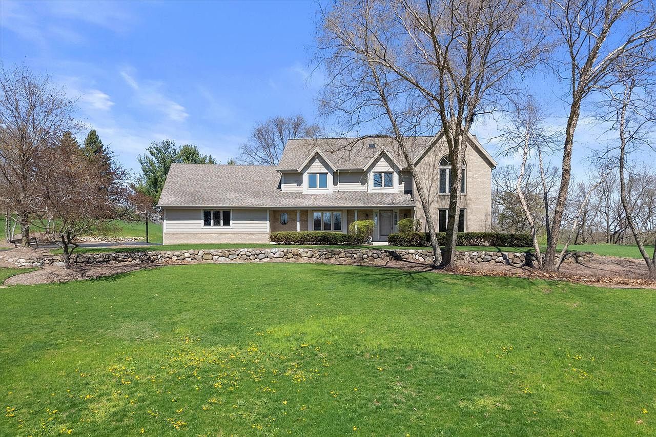 S86W32230 Elias Ct Town Of Mukwonago, WI 53149  | Single Family