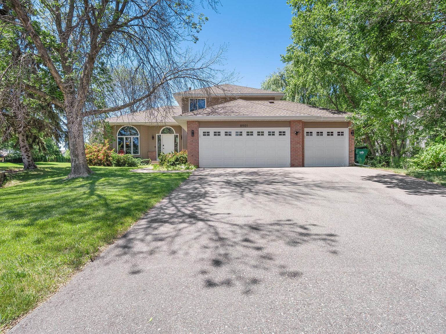 8901 Dunbar Knl N Brooklyn Park, MN 55443, 55443