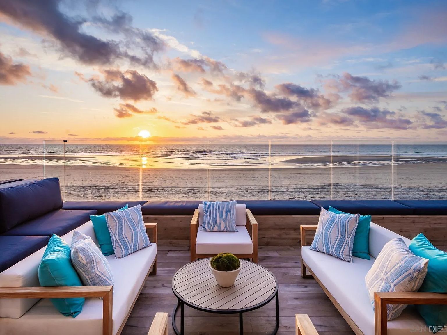 2050 Ocean Front Del Mar, CA 92014 - Thumbnail 2