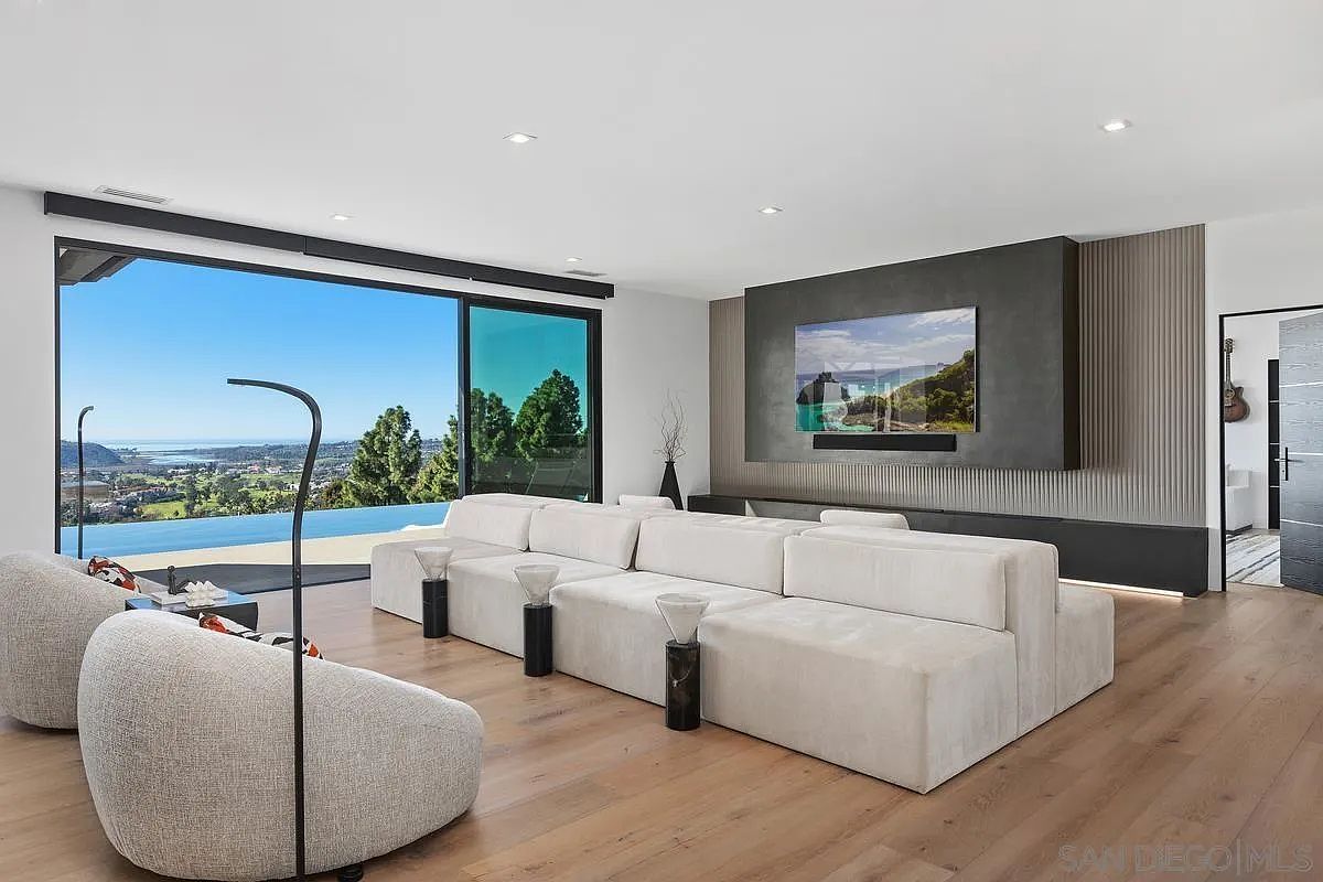 3240 Piragua St Carlsbad, CA 92009 - Thumbnail 2