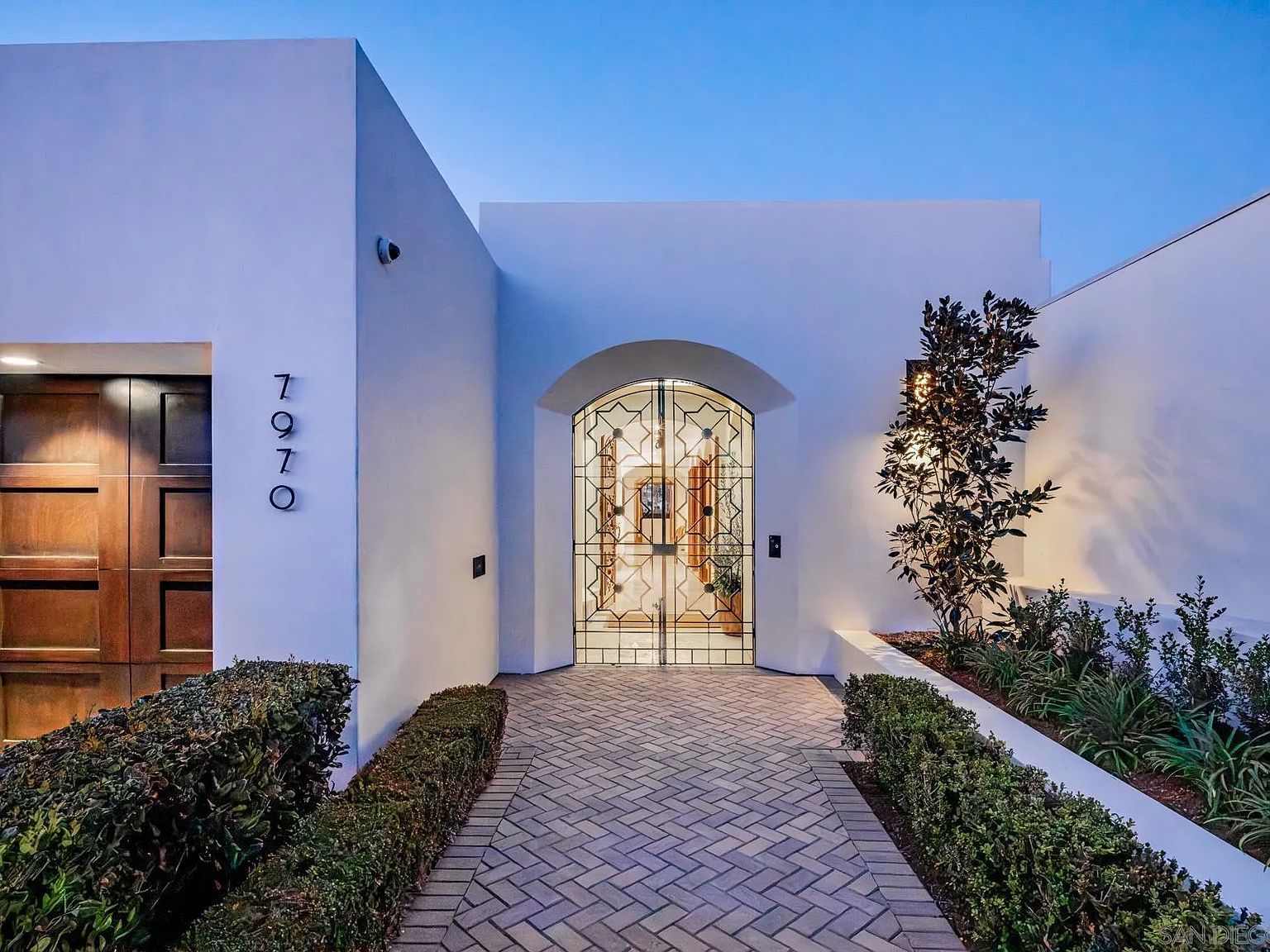 7970 Roseland Dr La Jolla, CA 92037 - Thumbnail 2