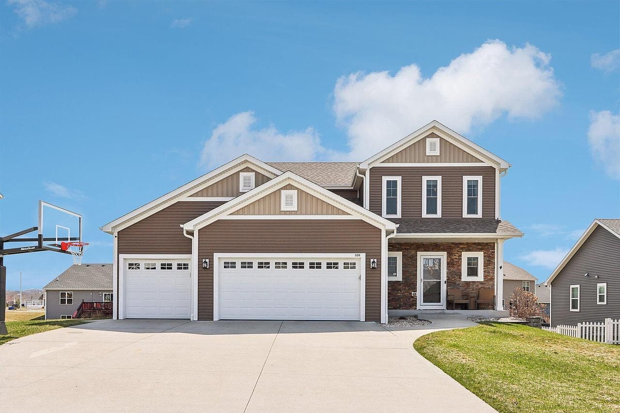 526 Spur Rd Slinger, WI 53086  | Single Family