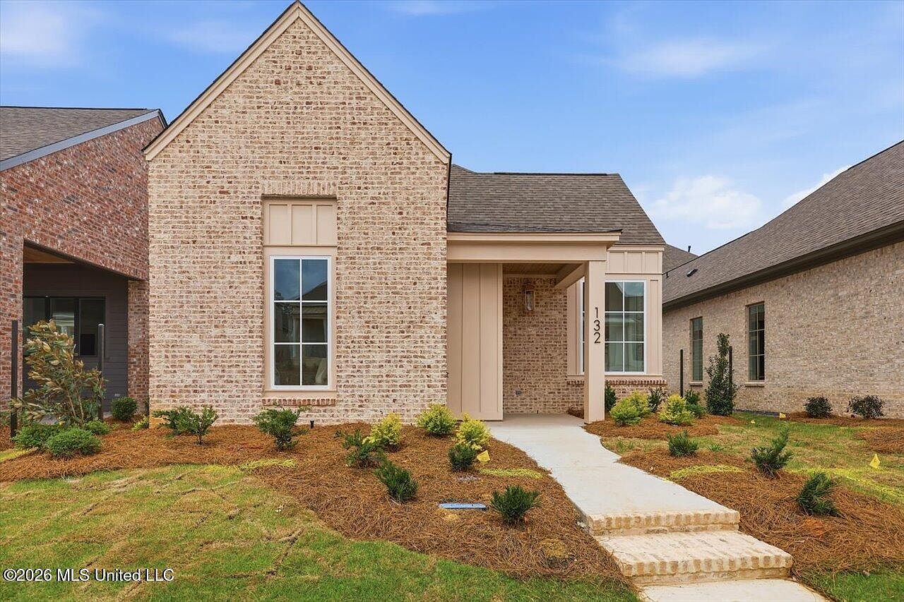 132 Water St Madison, MS 39110  | Single Family