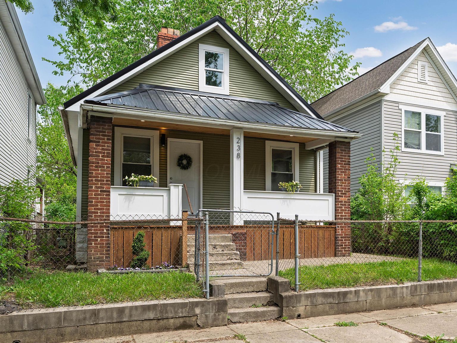 238 E Barthman Ave Columbus, OH 43207 - Thumbnail 2