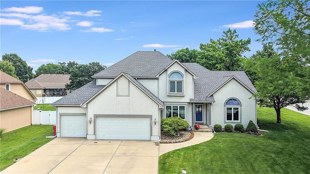 3912 SW Manhattan Ave Blue Springs, MO 64015, 64015