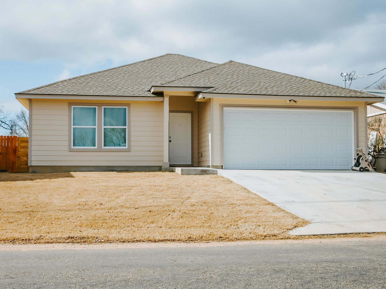 2001 Cedar Park Kingsland, TX 78639 - Thumbnail 2