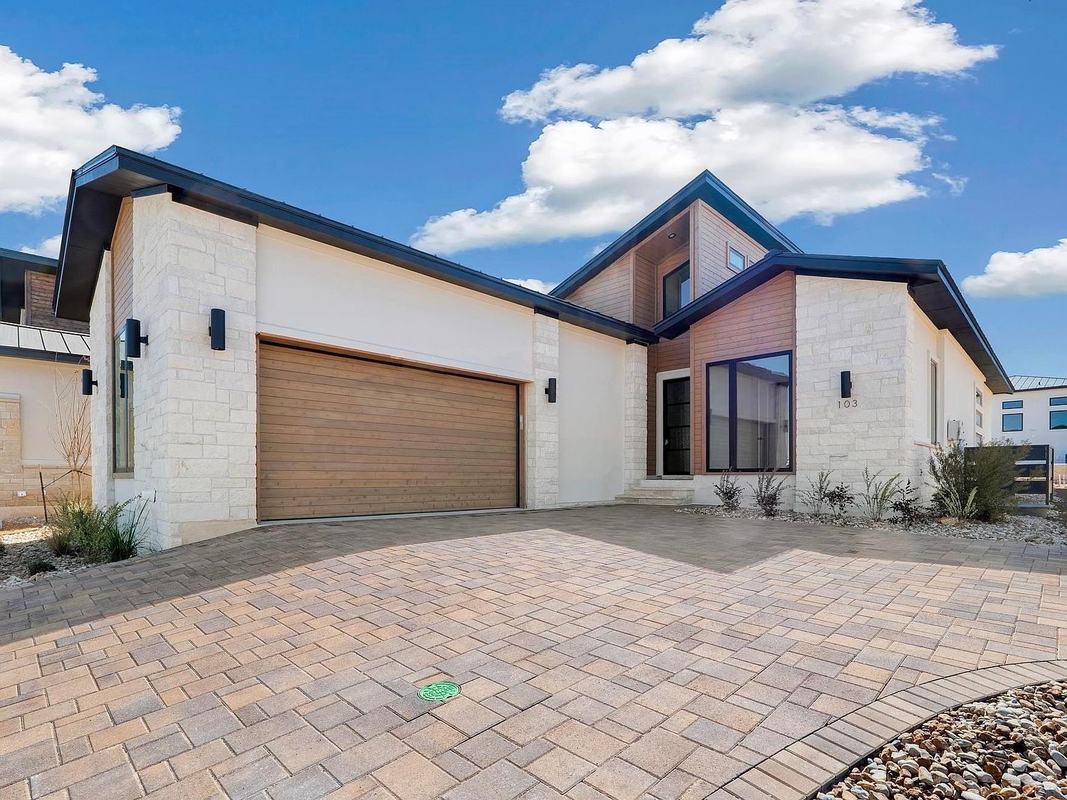 103 Via Roma Ct Horseshoe Bay, TX 78657 - Thumbnail 2