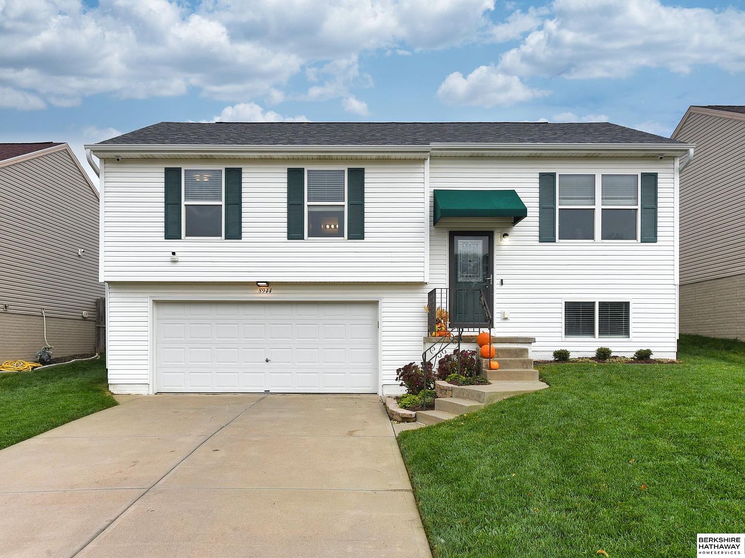 8944 Quest St Omaha, NE 68122 - Thumbnail 2