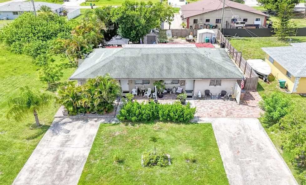 712 SE 8th St apt a, Cape Coral, Florida, USA - Thumbnail 2