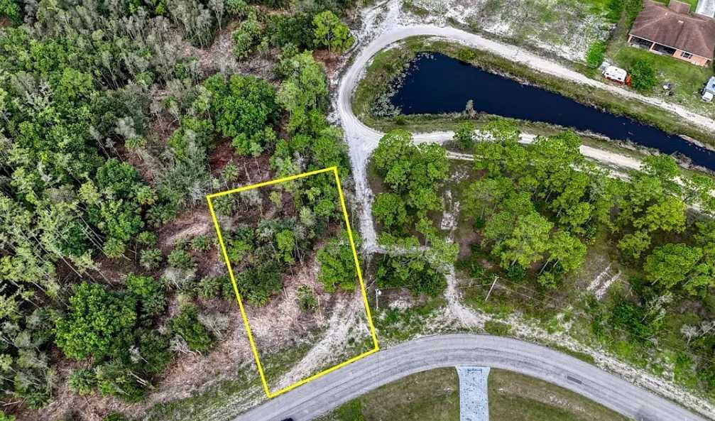 443 Burrstone Dr, Lehigh Acres, FL, USA, 33936 - Thumbnail 3