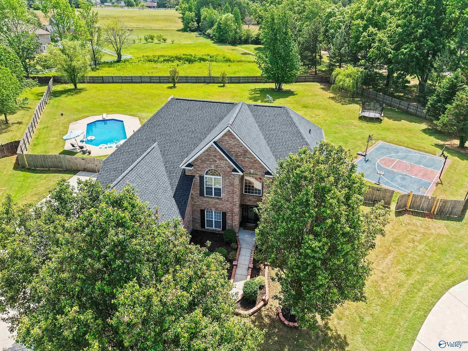 128 Mount Laurel Cir New Market, AL 35761  | Single Family