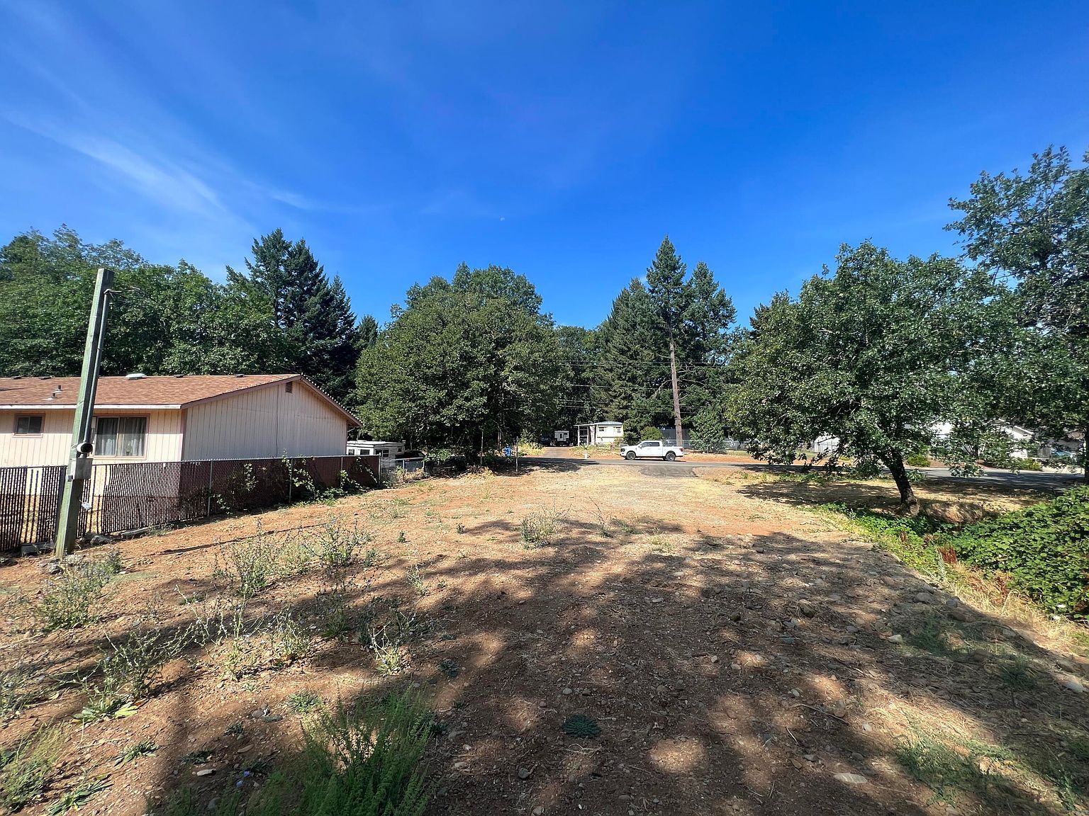 127 S Kerby Ave Cave Junction, OR 97523 - Thumbnail 2