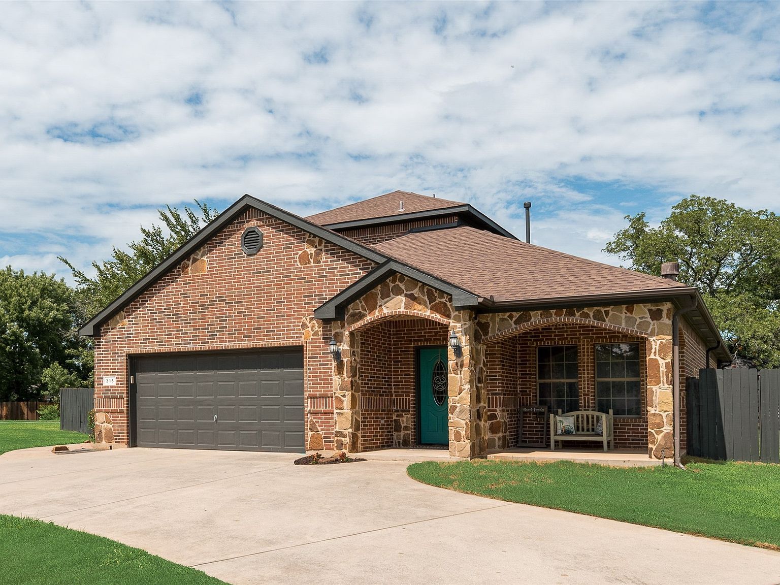 315 Navajo Trl Lake Kiowa, TX 76240 - Thumbnail 2