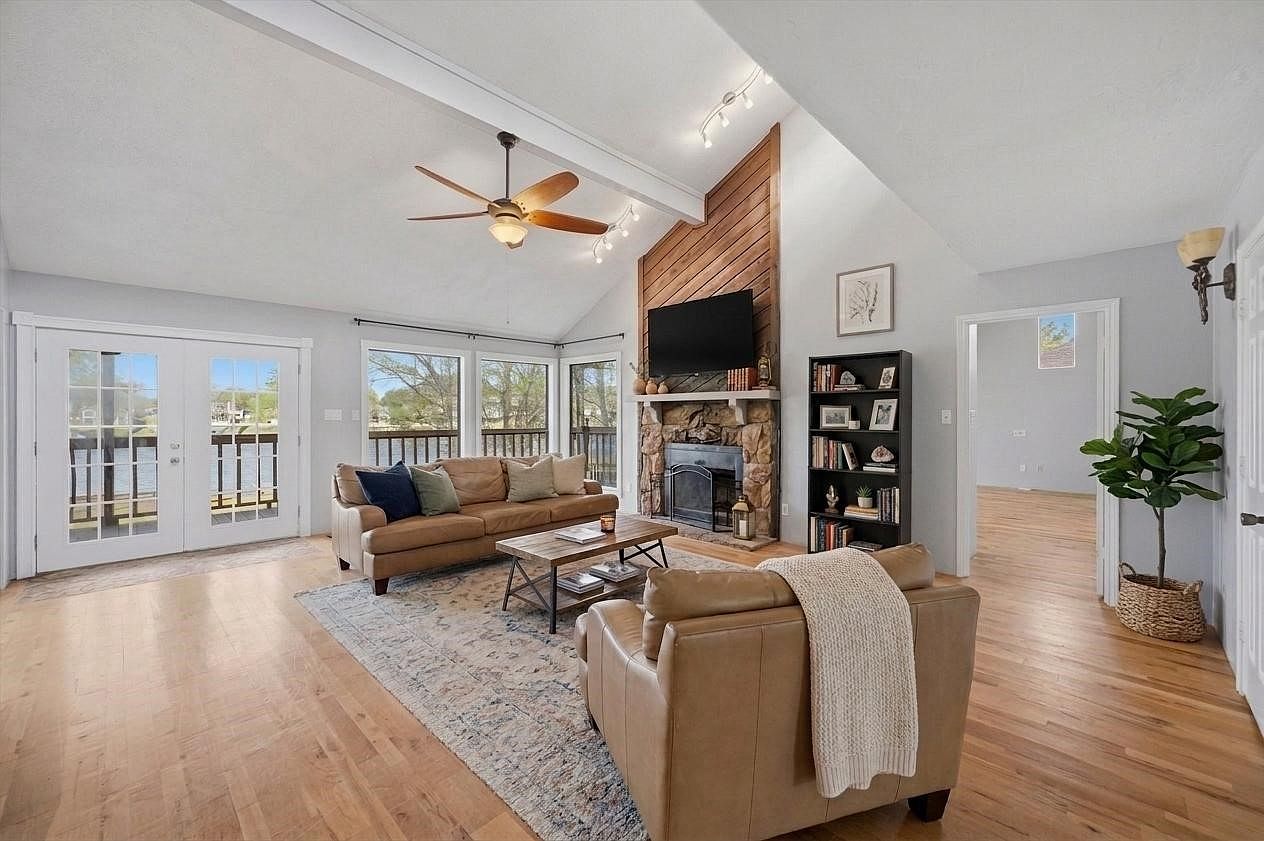 1334 Kiowa Dr E Lake Kiowa, TX 76240  | Single Family