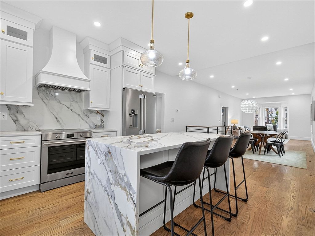 31 Houghton St #A Somerville, MA 02143 - Thumbnail 2