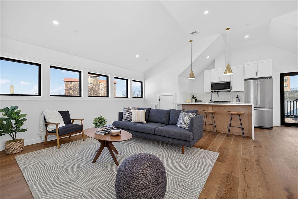 14 Hamlet St #C Somerville, MA 02143 - Thumbnail 2