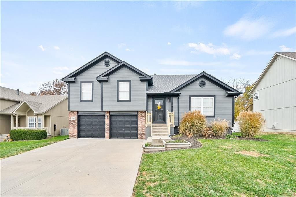 1716 NW Nicholas Dr Grain Valley, MO 64029 - Thumbnail 2