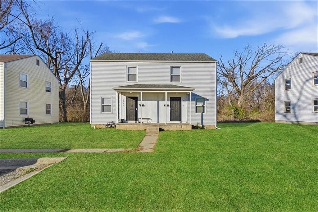 9548/9550 Charlotte St Kansas City, MO 64131 - Thumbnail 2