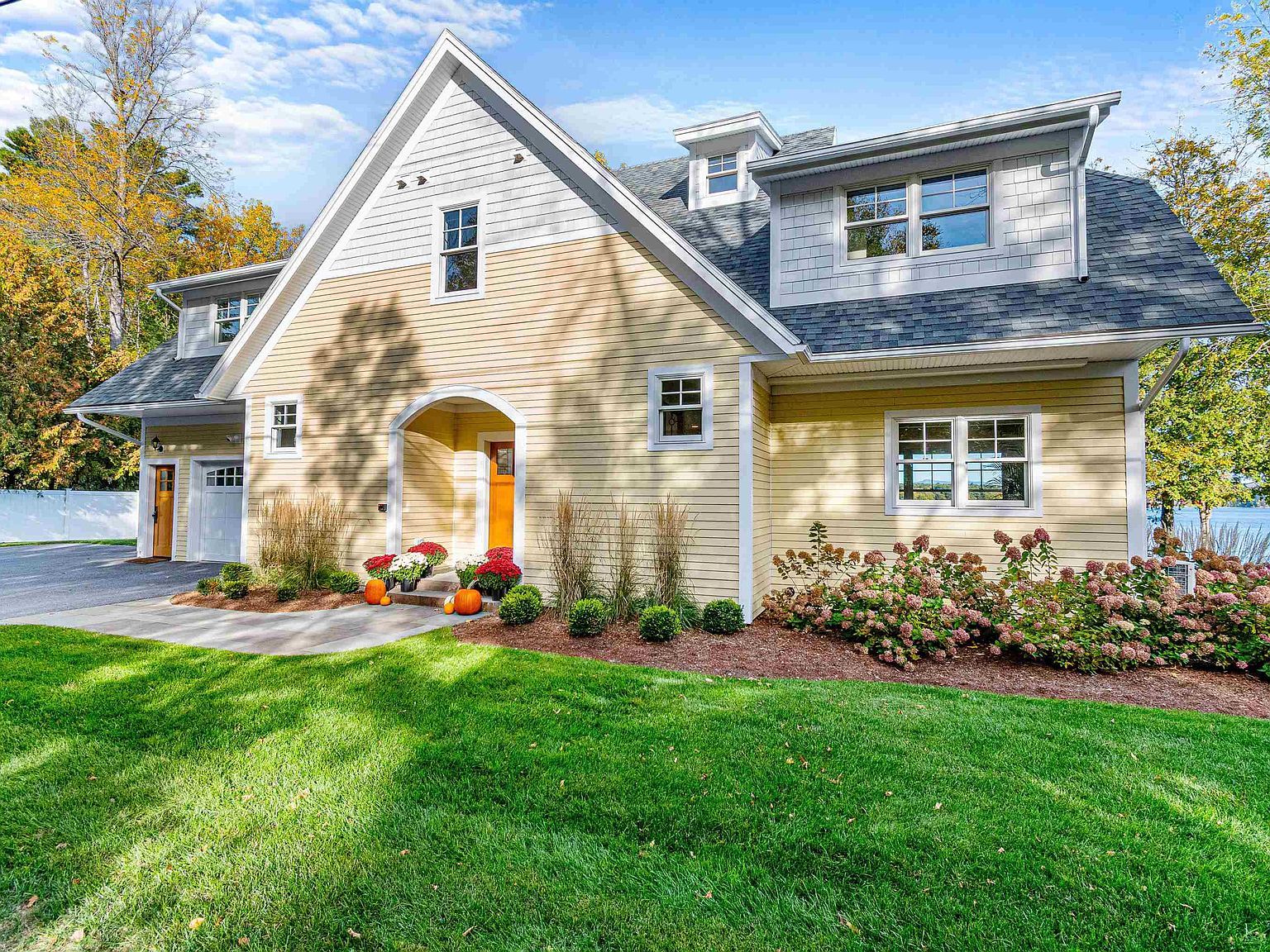 451 Appletree Point Rd Shelburne, VT 05408 - Thumbnail 2