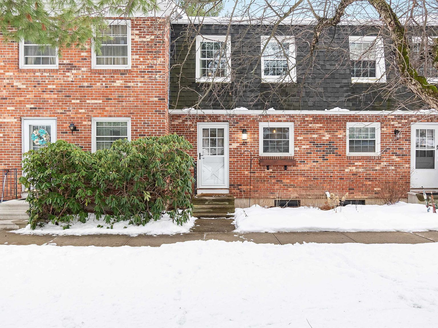 7 Sugartree Ln UNIT A8 Essex Junction, VT 05452 - Thumbnail 2