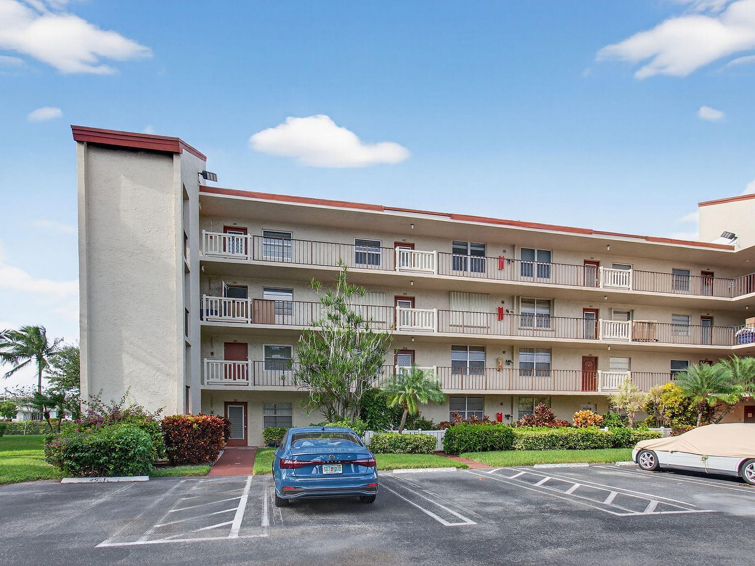 25 Abbey Ln APT 402 Delray Beach, FL 33446 - Thumbnail 2