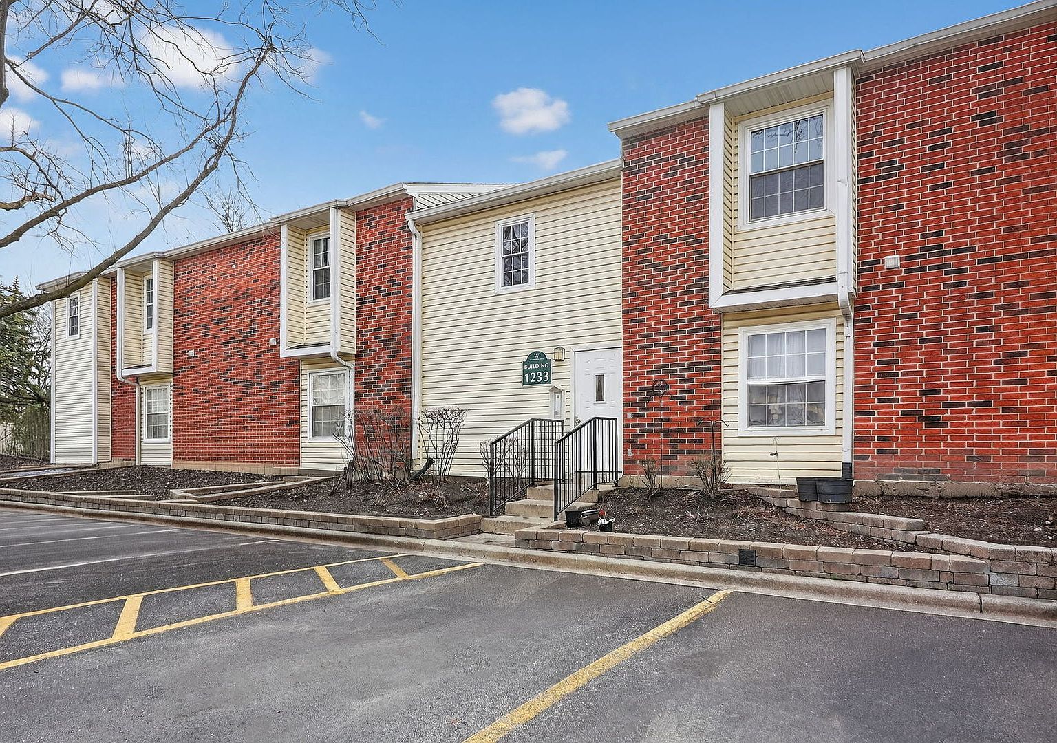 1233 Wyndham Ct APT 204 Palatine, IL 60074  | Condominium