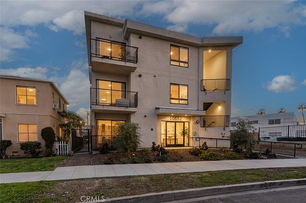 10652 Whipple St North Hollywood, CA 91602 - Thumbnail 2