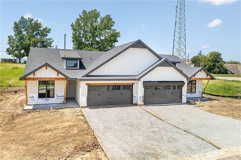 1400 Country Ln Saint Joseph, MO 64506 - Thumbnail 2