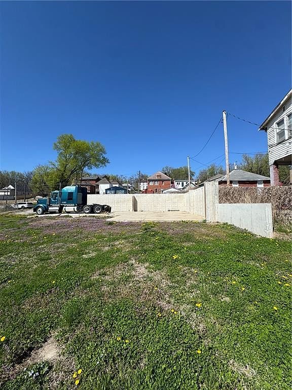 1210 N 3rd St Saint Joseph, MO 64501 - Thumbnail 2