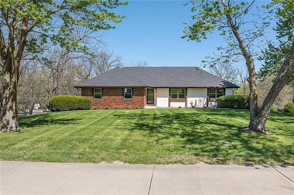13491 Heritage Dr Saint Joseph, MO 64505  | Single Family