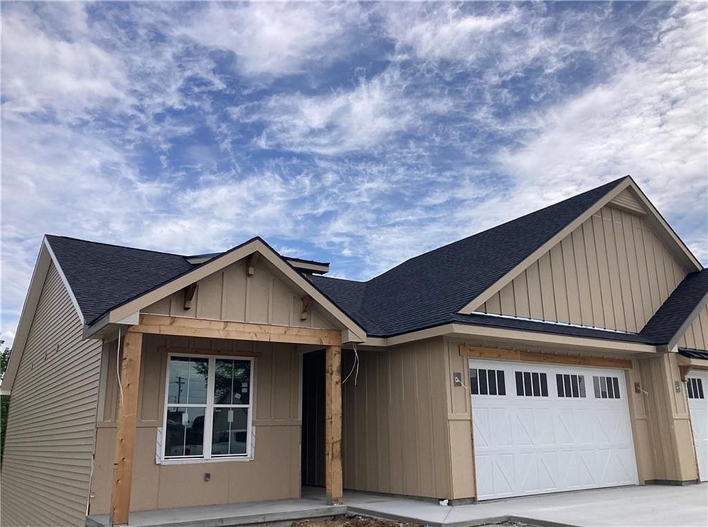 1405 Country Court St Joseph, MO 64506, 64506