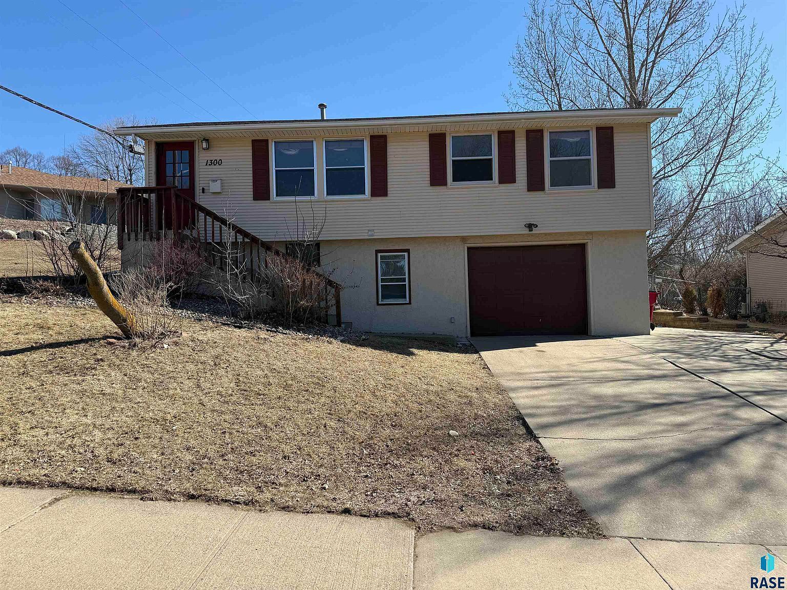 1300 S Point Dr Sioux Falls, SD 57103 - Thumbnail 2