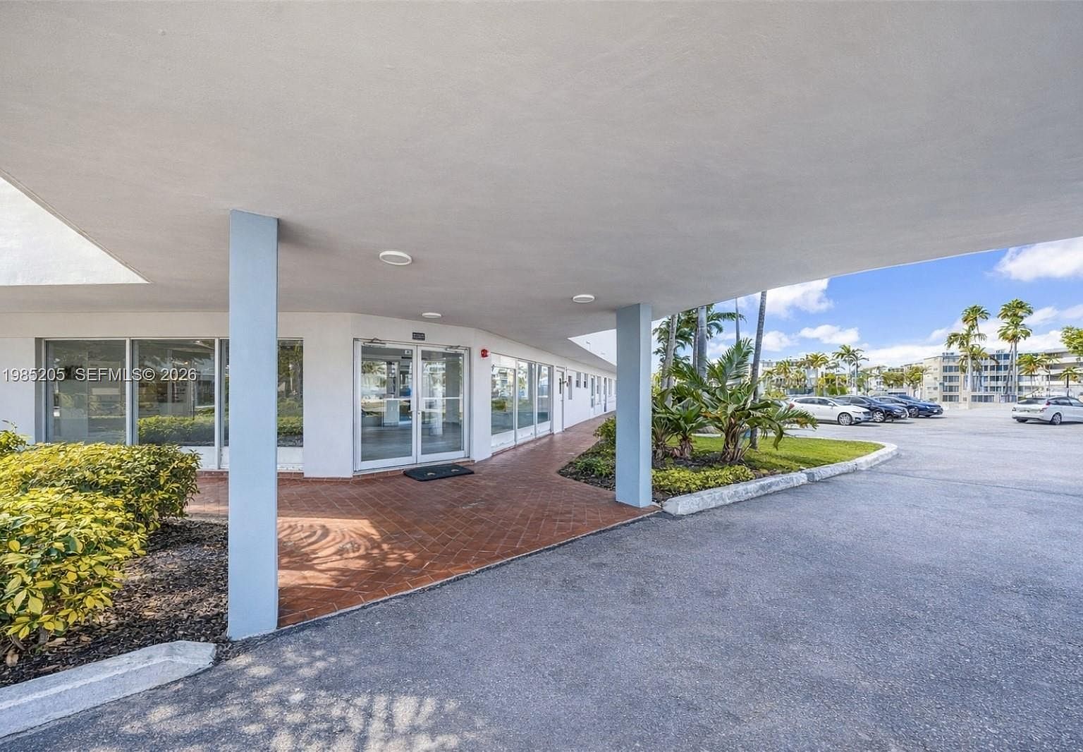 1750 NE 191st St APT 106-1 Miami, FL 33179 - Thumbnail 2