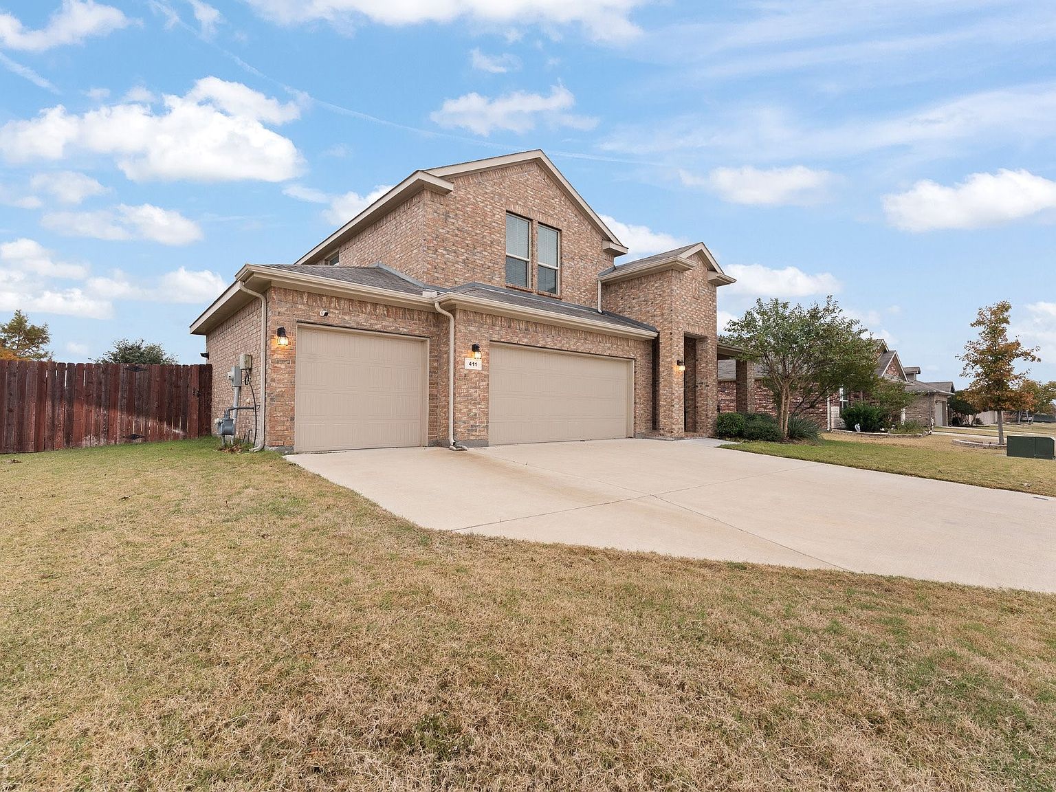 411 Skipper Ln Azle, TX 76020 - Thumbnail 2