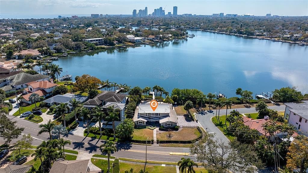 1392 Monterey Blvd NE Saint Petersburg, FL 33704 - Thumbnail 2