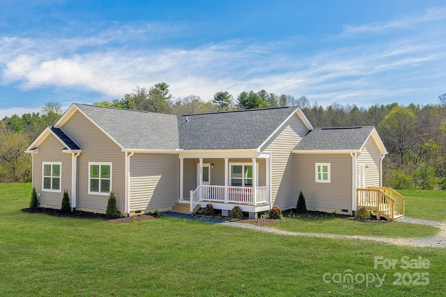 139 Mullinax Dr Hendersonville, NC 28792 - Thumbnail 2