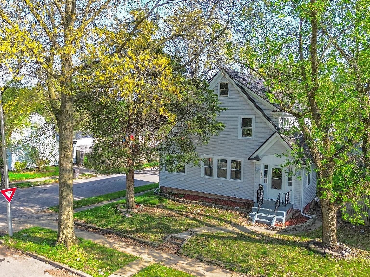 832 Hamilton Ave Fort Wayne, IN 46806 - Thumbnail 2