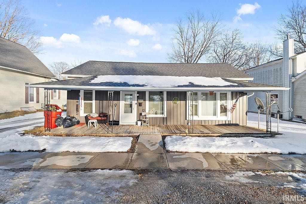 301 S Washington St Pierceton, IN 46562 - Thumbnail 2