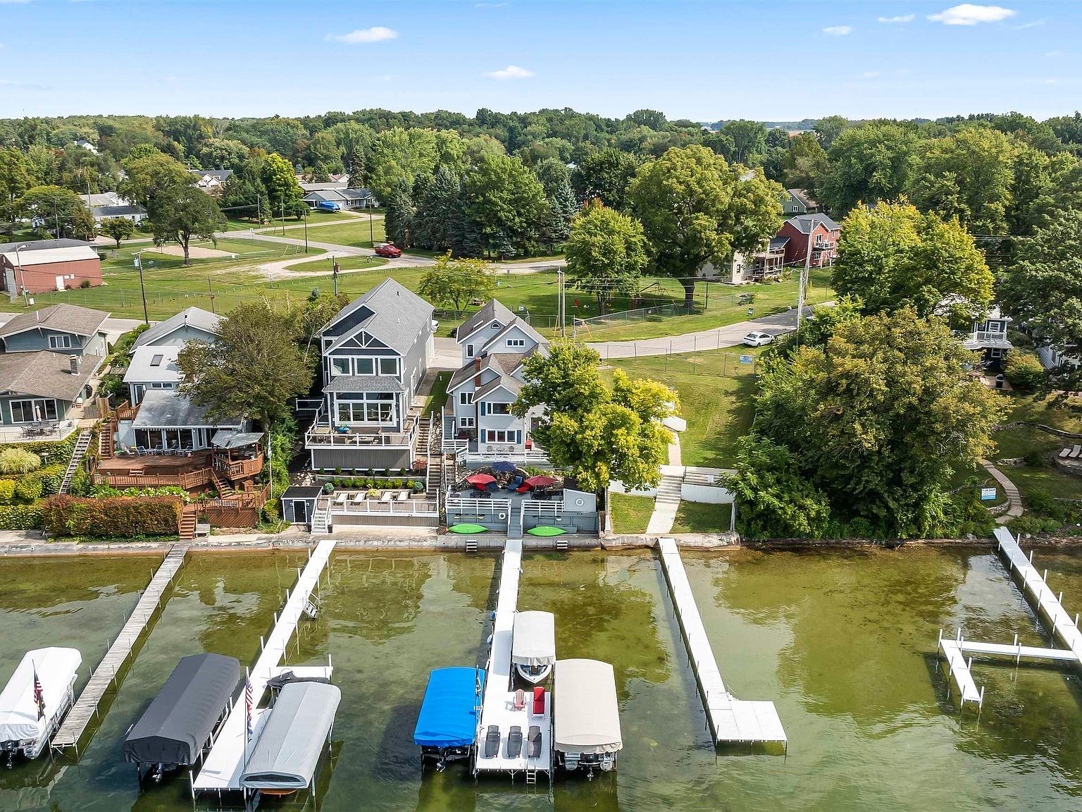 11247 N East Wawasee Dr Syracuse, IN 46567 - Thumbnail 2