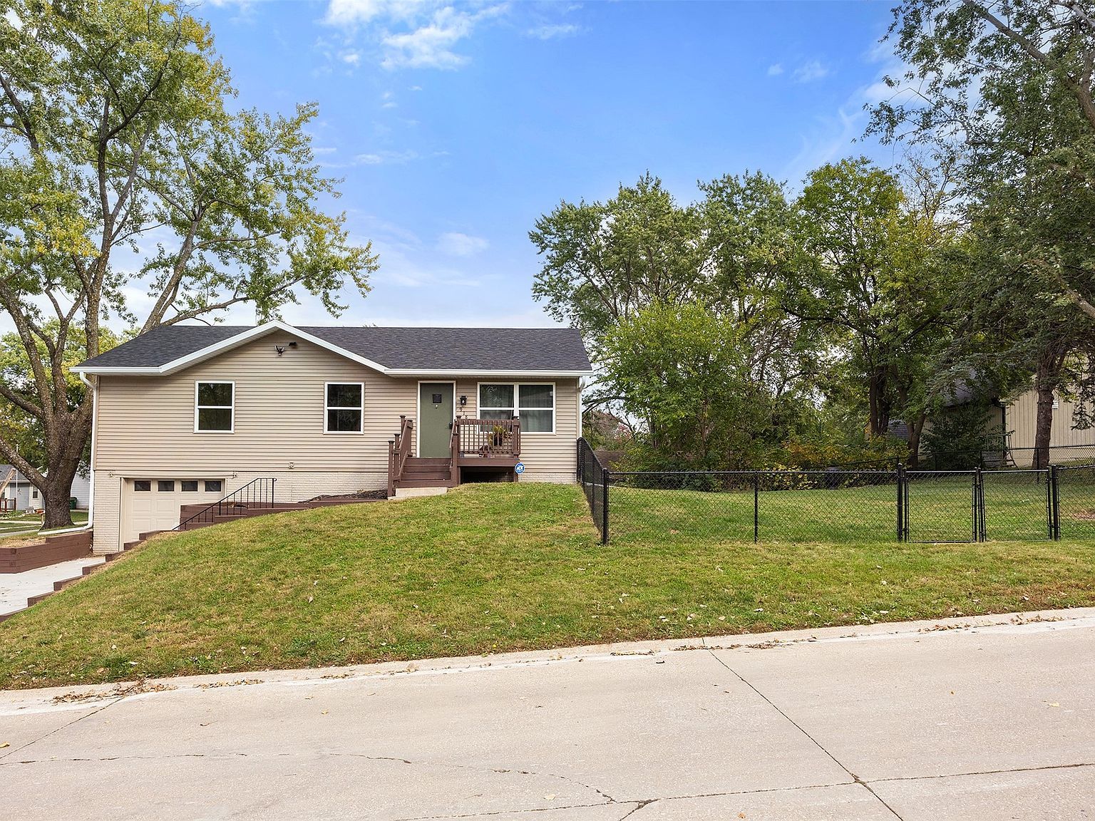 9185 Old Orchard Dr Norwalk, IA 50211 - Thumbnail 2