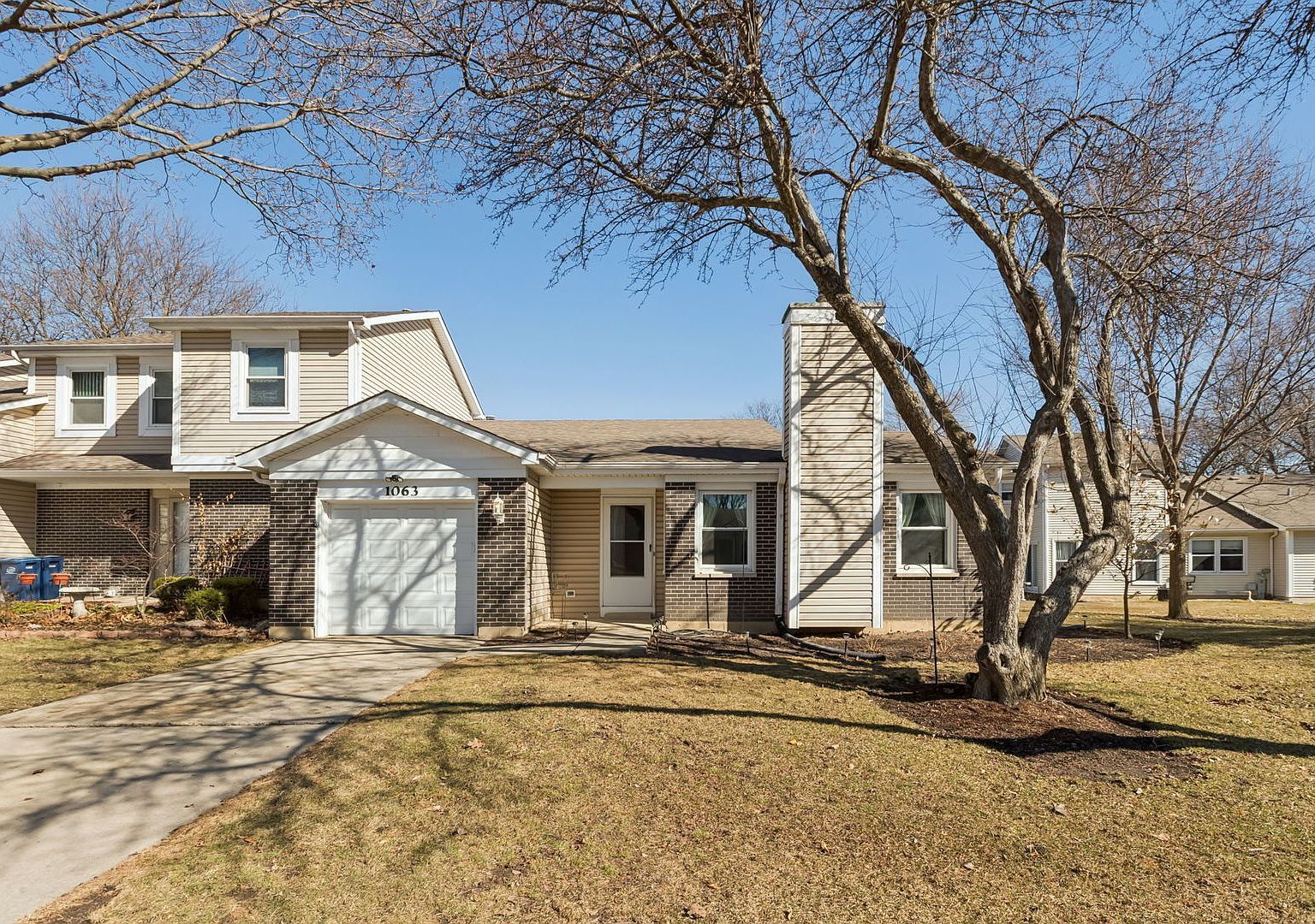 1063 Stonehedge Dr Schaumburg, IL 60194 - Thumbnail 2