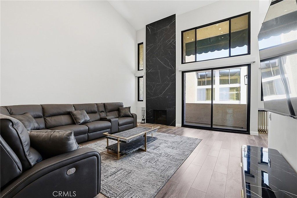 5310 Zelzah Ave Unit 302 Encino, CA 91316 - Thumbnail 2