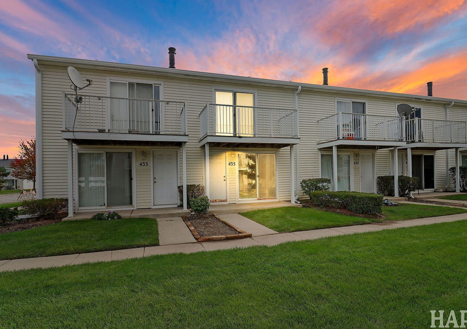 435 Meadow Green Ln Round Lake Beach, IL 60073 - Thumbnail 2