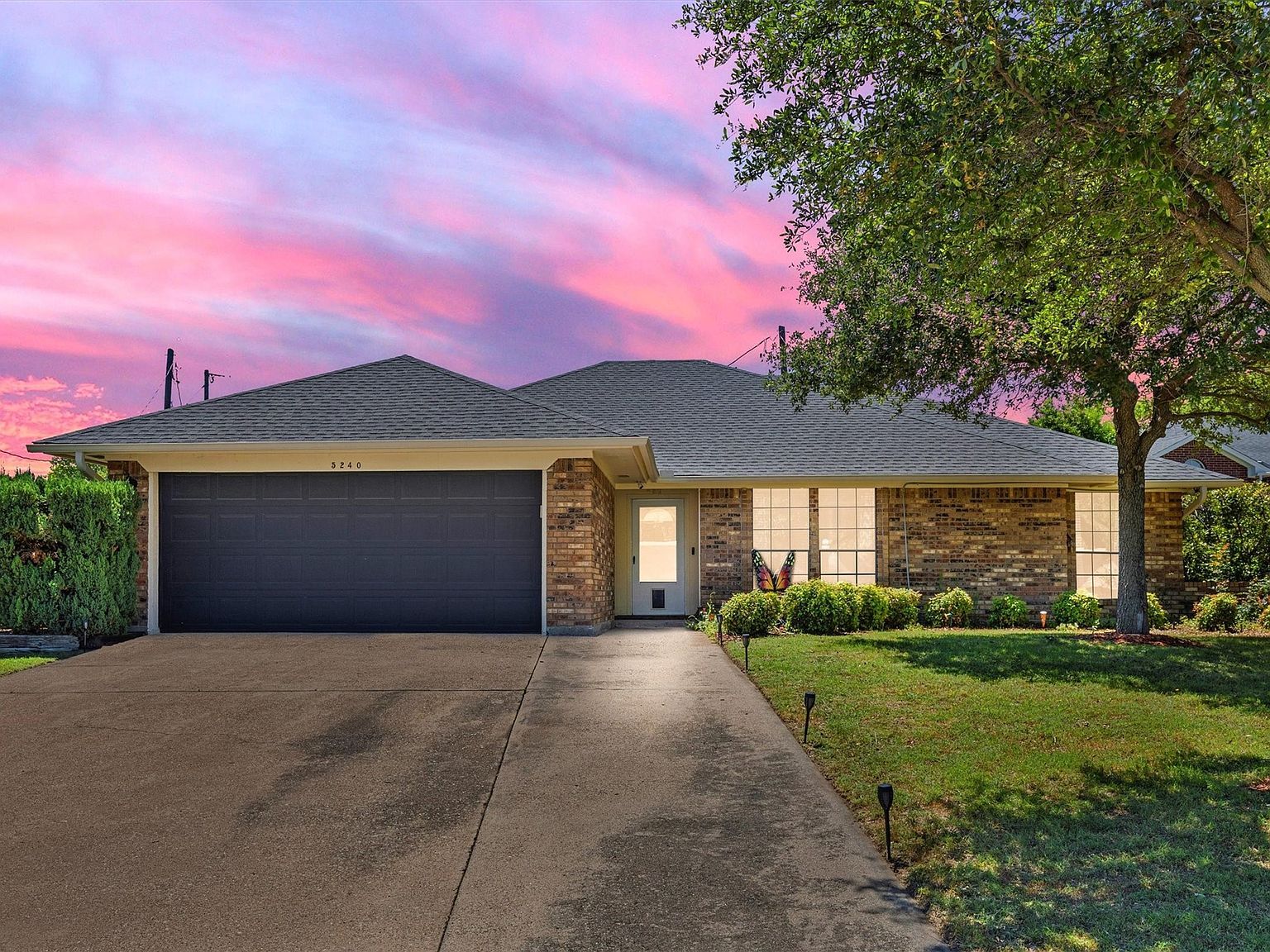 5240 Hill Ridge Dr Fort Worth, TX 76135 - Thumbnail 2