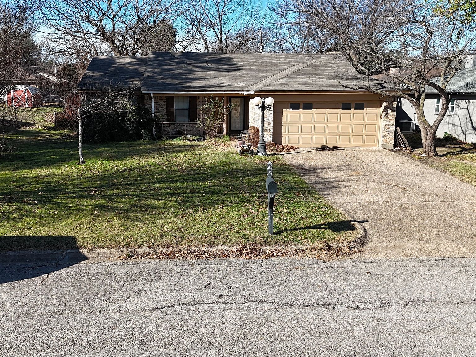 1605 Woodside Ln Cleburne, TX 76033 - Thumbnail 2